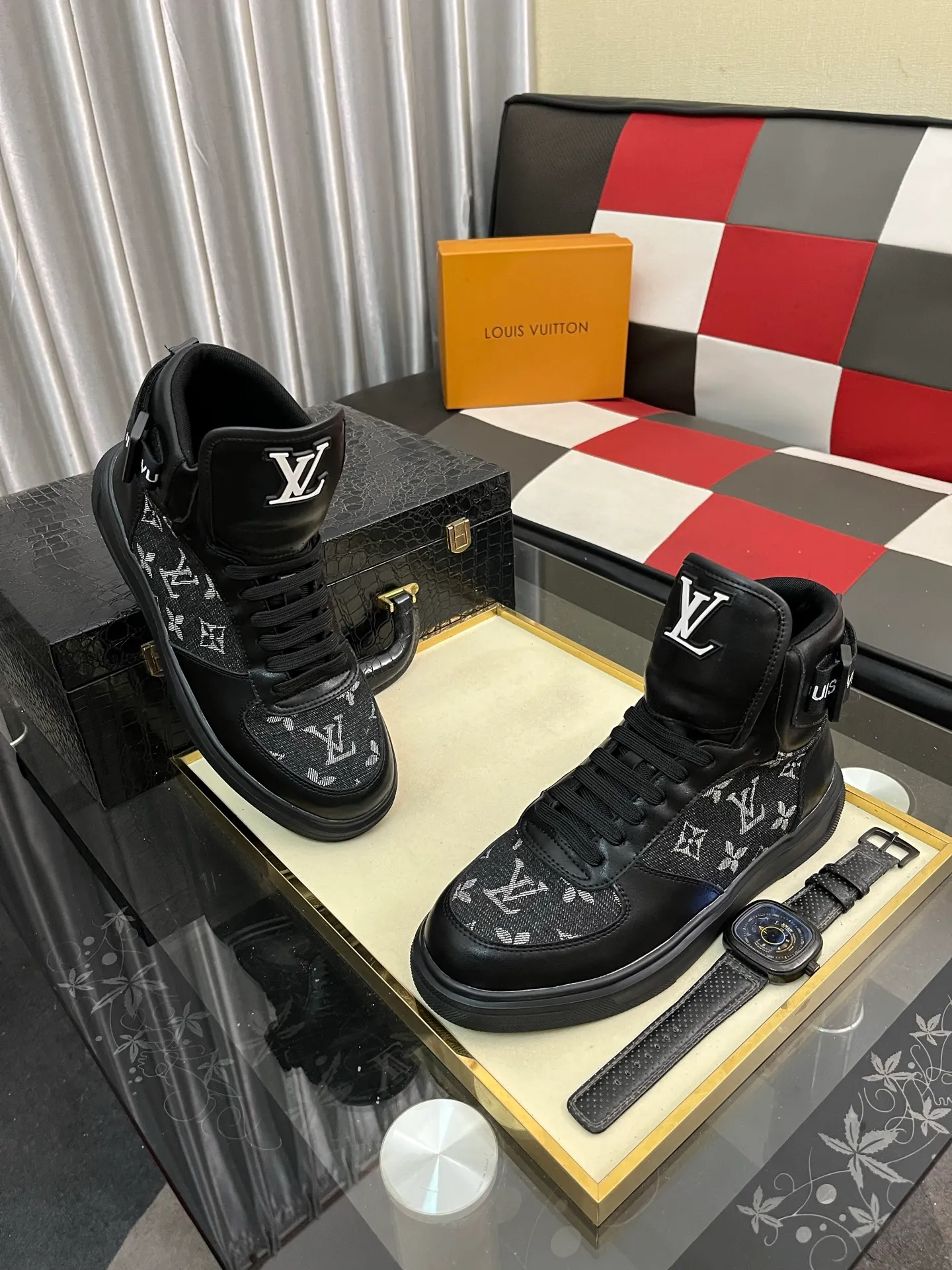 Men's shoes💰440⌚️⌚️"LOUI* VUITTO*" popular men's casual shoes, genuine Italian development💯purchasing level quality✔️The upper is made of first-layer cowhide, comfortable and soft sheepskin feet⚡️Fashionable and versatile. The toe last shape is firm and full, and the soles are made from LV original molds and can be moved in and out of the counter at will. Light and comfortable on the foot~purely handmade, details determine quality! Size:38-442️⃣Colors available